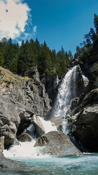 Bergen, an grossen Wasserfällen