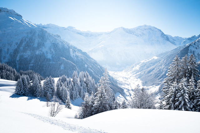 Schnee und Fondue in den Weissenbergen