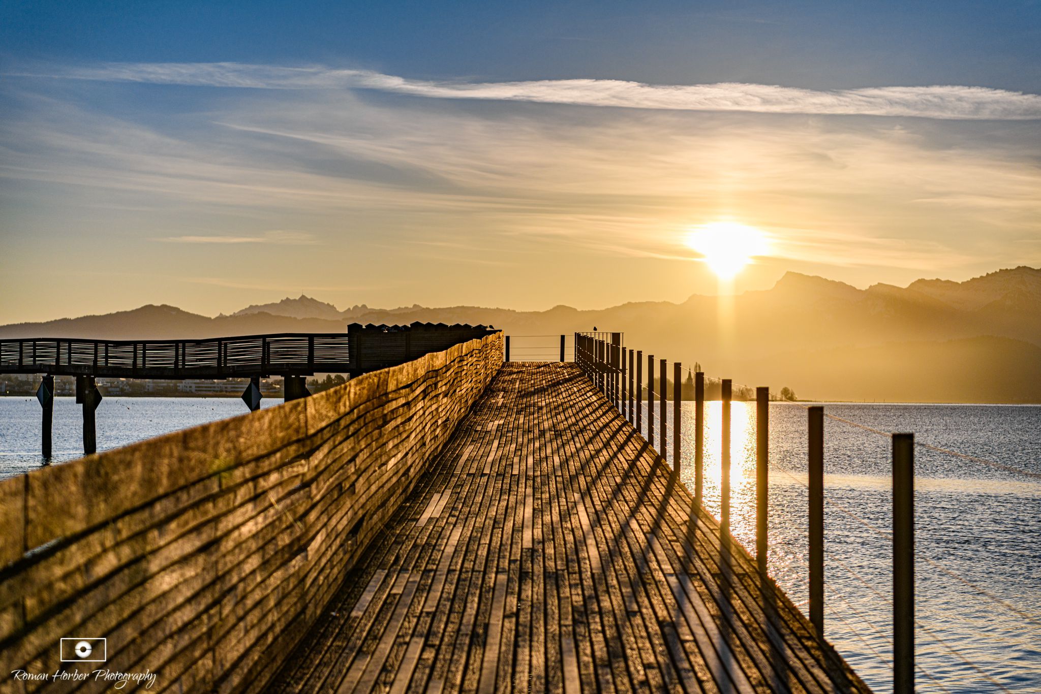 Holzsteg Rapperswil im Morgenlicht